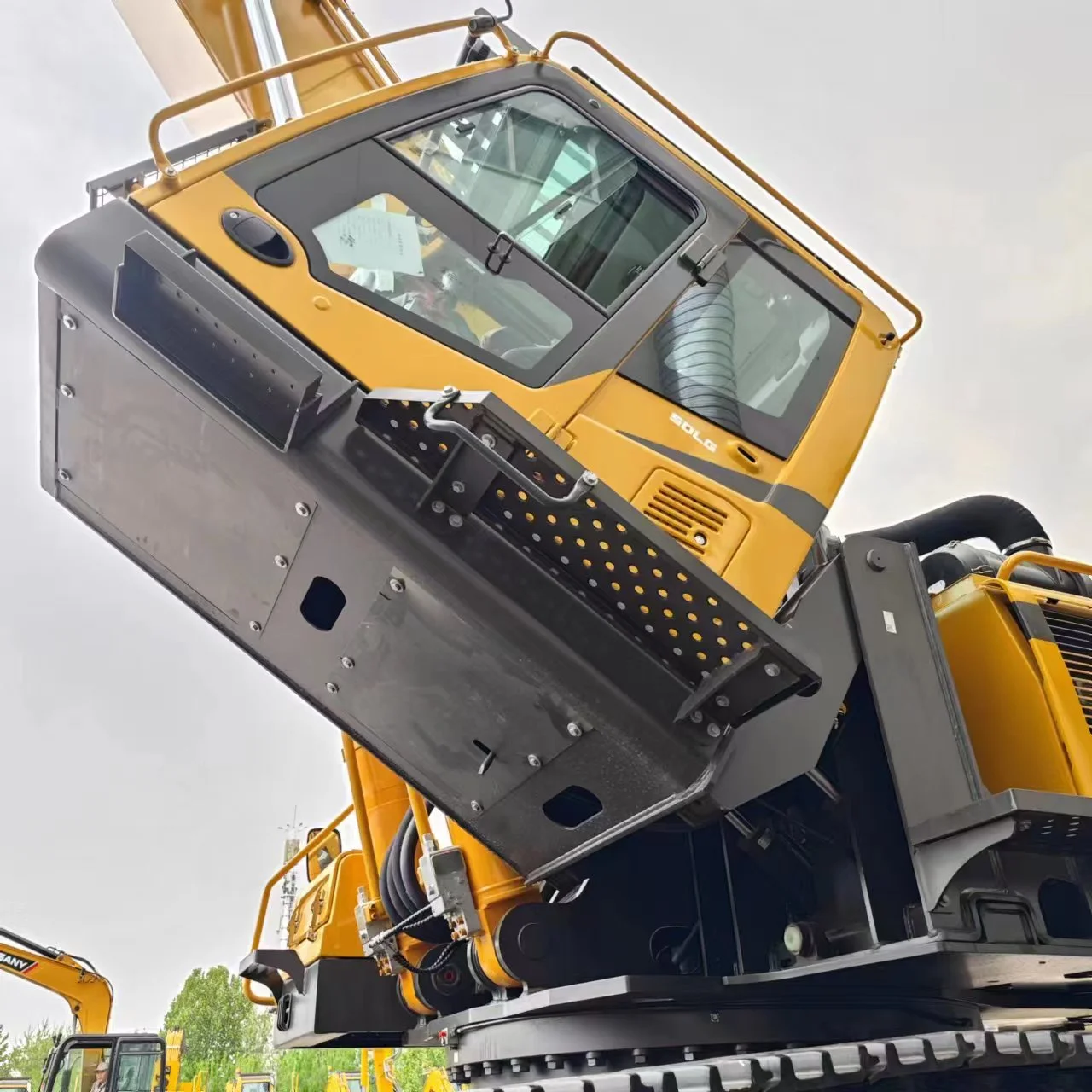 Tilting cab Tilting cab