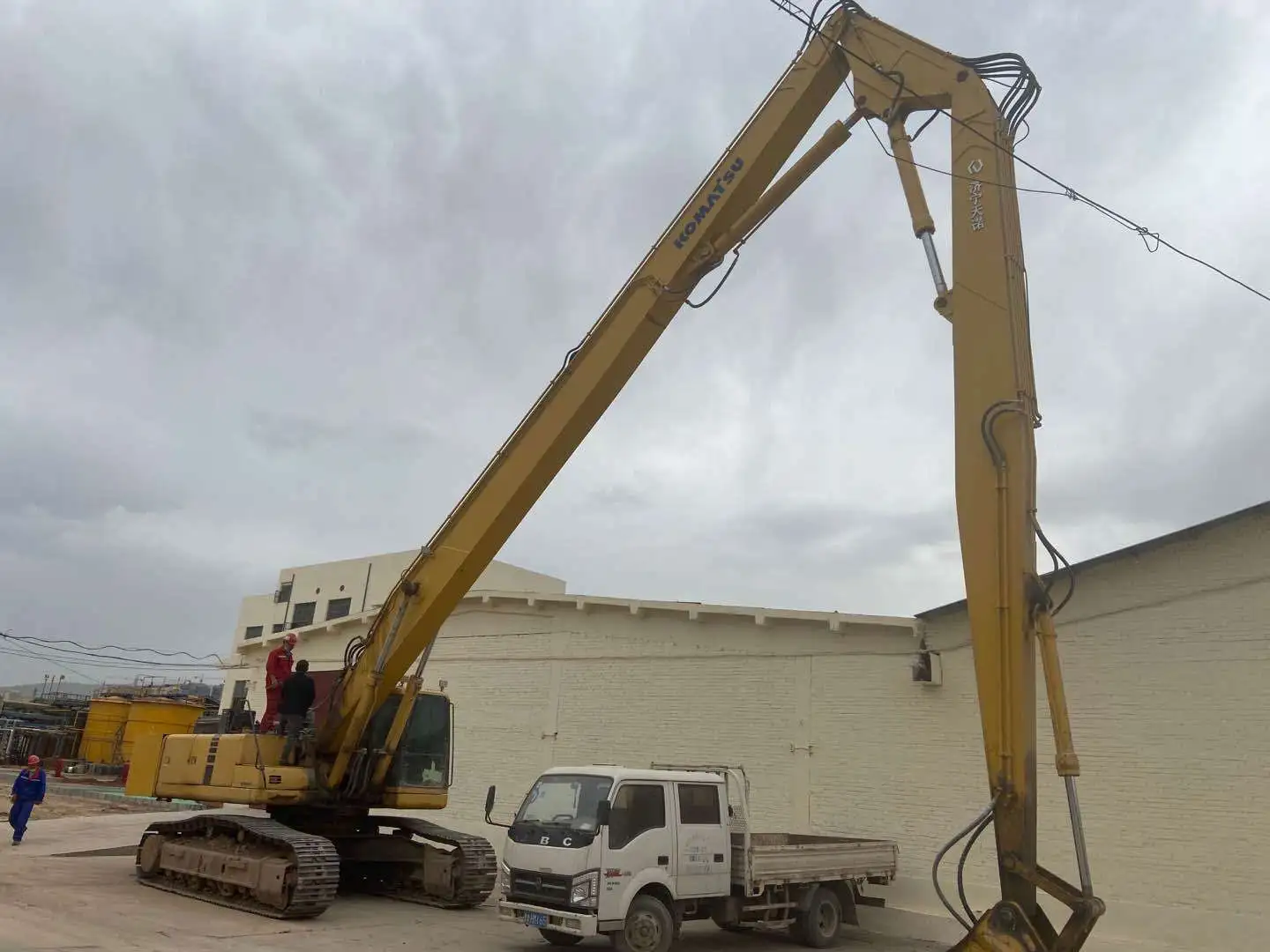 excavator three-section demolition boom excavator three-section demolition boom