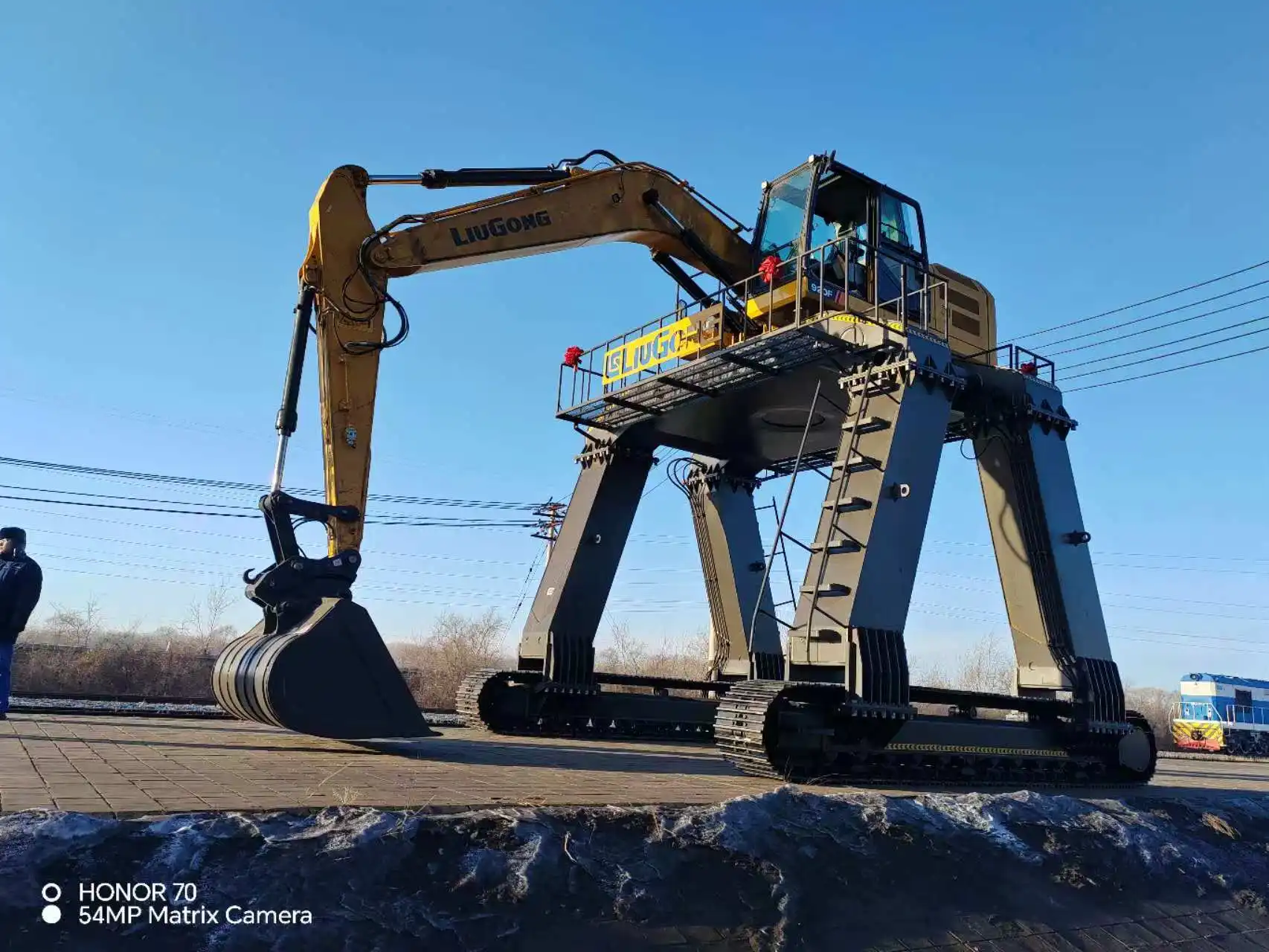 Staddle excavator Staddle excavator