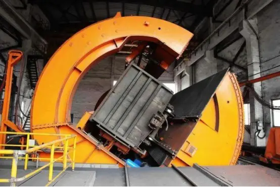 Unloading Train Excavator Long Legs Unloading Train Excavator Long Legs