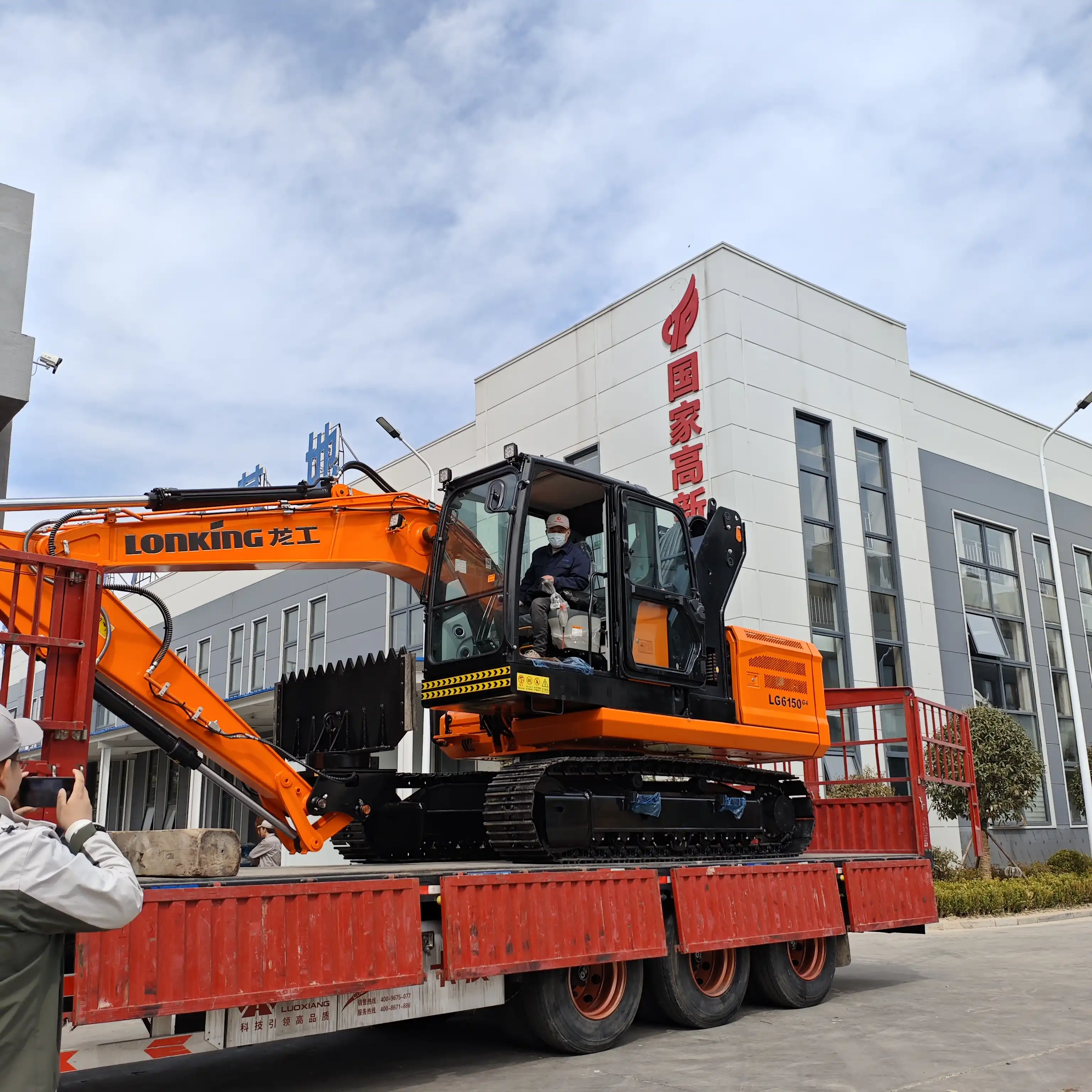 excavator lifting cab