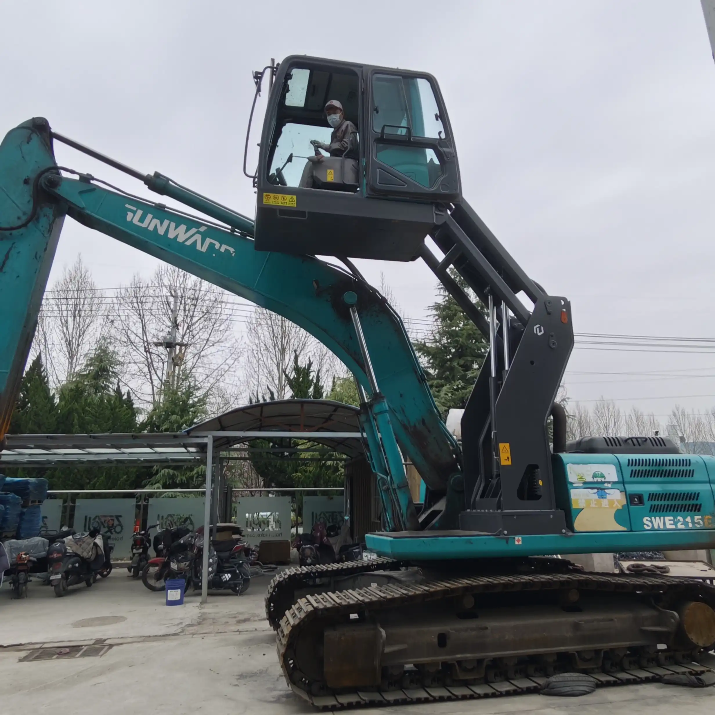 excavator lifting cab