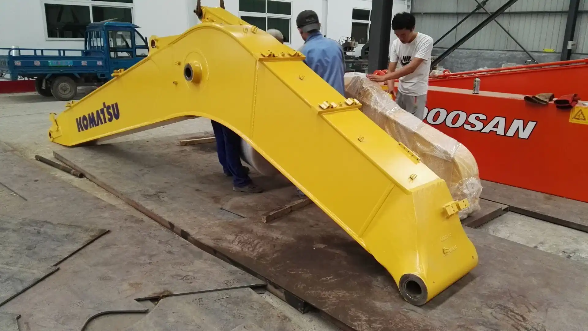 standard size excavator boom