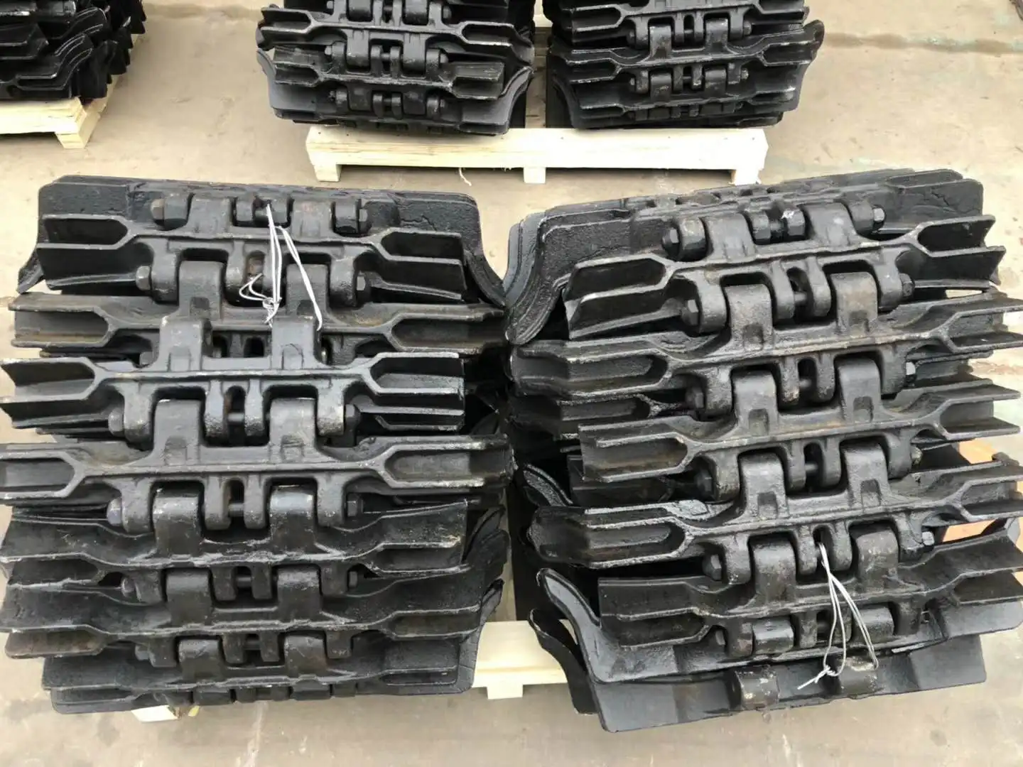 dump truck anti skid  tracks dump truck anti skid  tracks