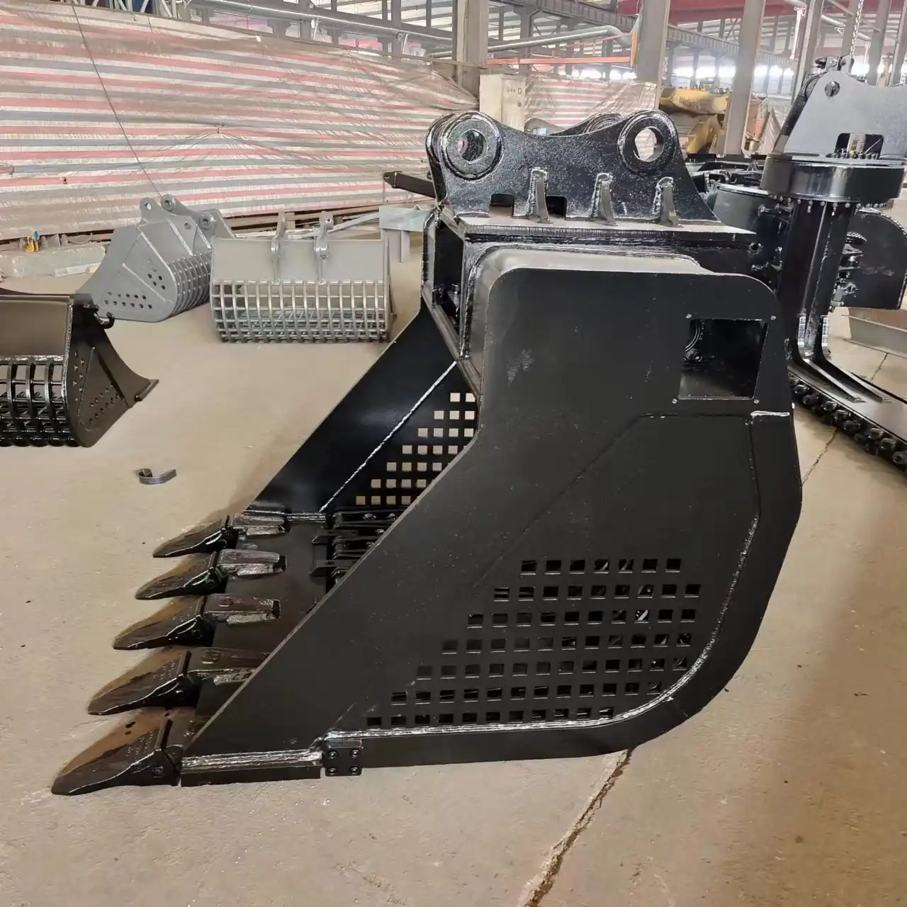 Excavator High Frequency Screening Bucket VS Standard Grid Bucket