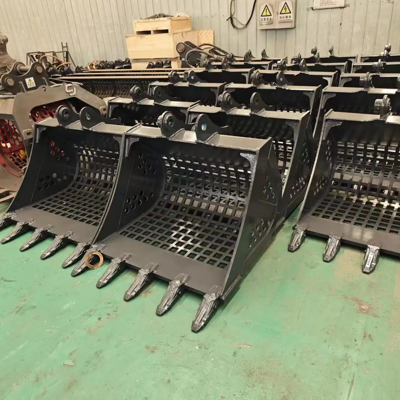 സ്ക്രീനിംഗ് ബക്കറ്റിന്റെയും എക്സ്കവേറ്ററിന്റെയും സഹകരണപരമായ അനുരൂപീകരണം