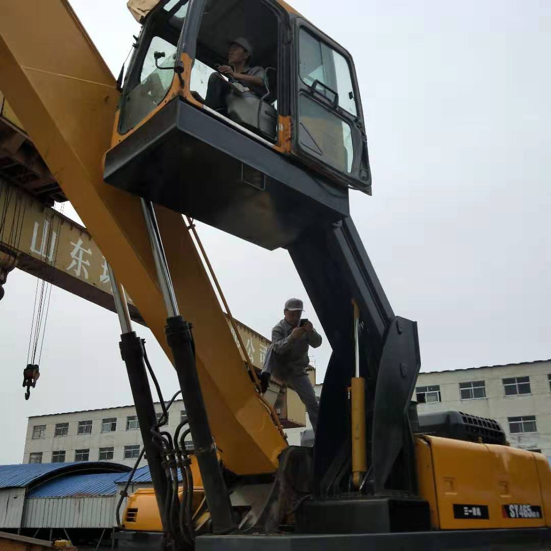 What operator safety features of the excavator lift cab are in the retrofit?