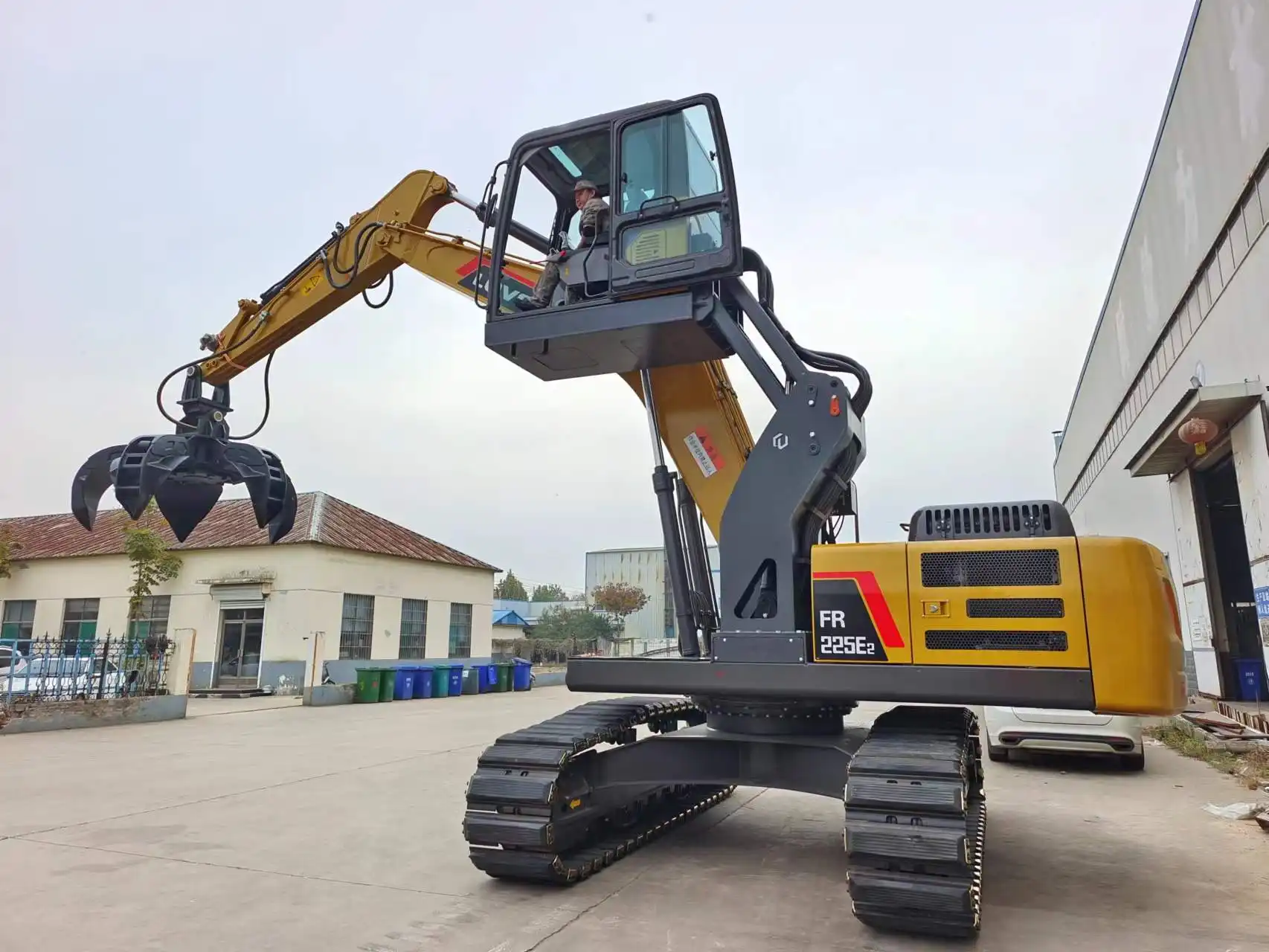 Enclosed vs. Open Excavator Cabs: Which Is Right for You?