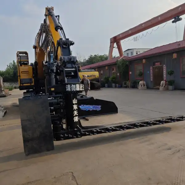 Compare the rail-road ballast undercutter excavator 360° rotation VS fixed undercutter designs