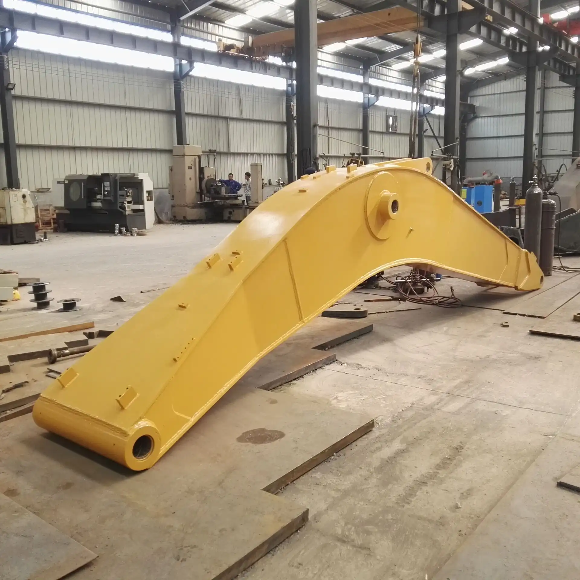 What is the difference between mono boom and two-piece boom?