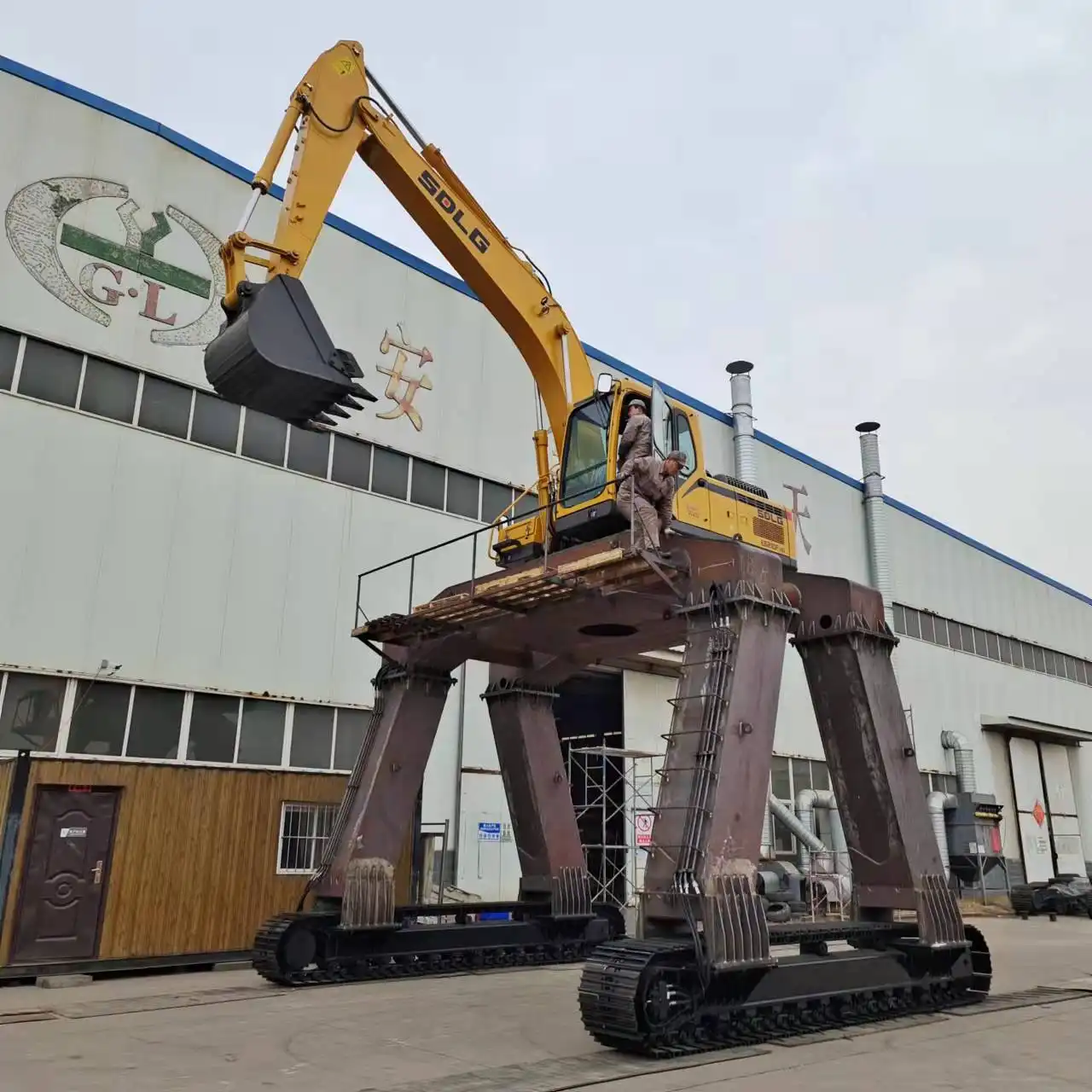 Unloading Train Excavator Long Legs Application