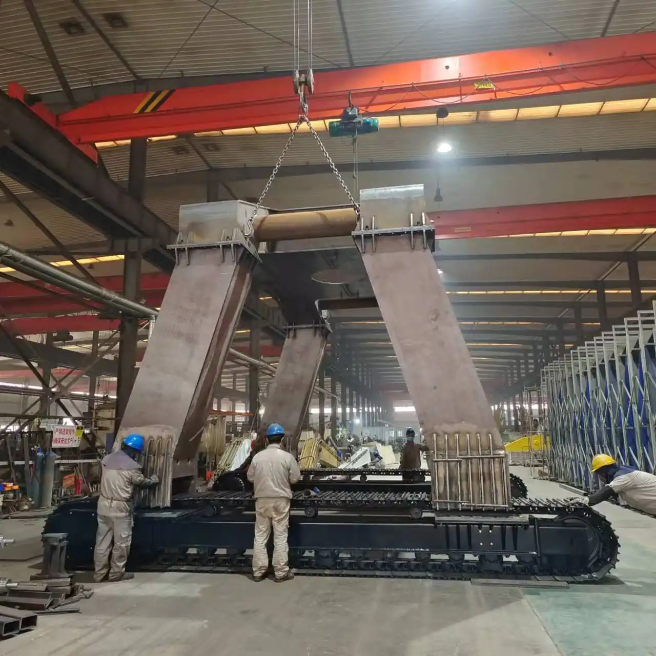 How to use unloading train excavator long legs ?