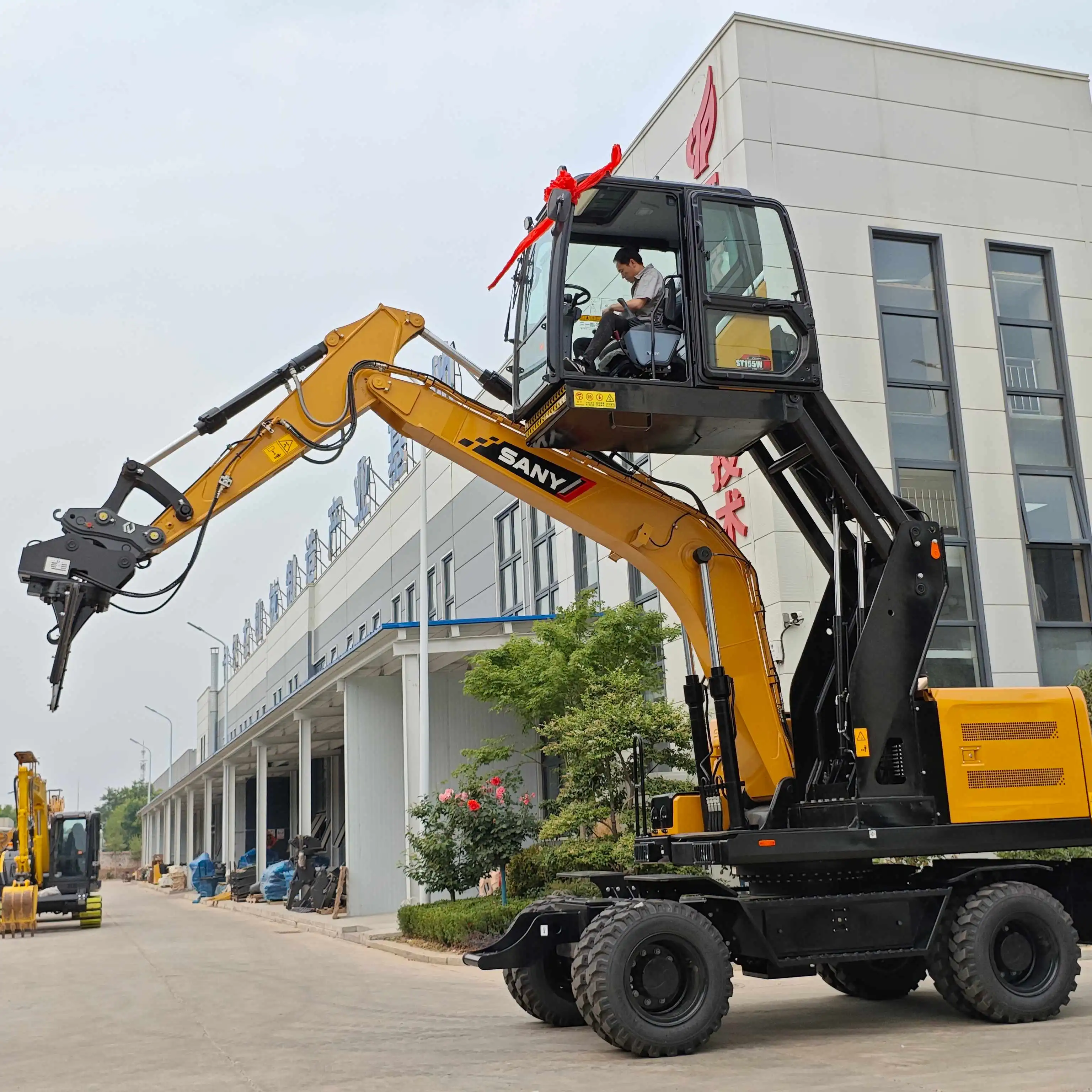Can an excavator cab unscrew itself?