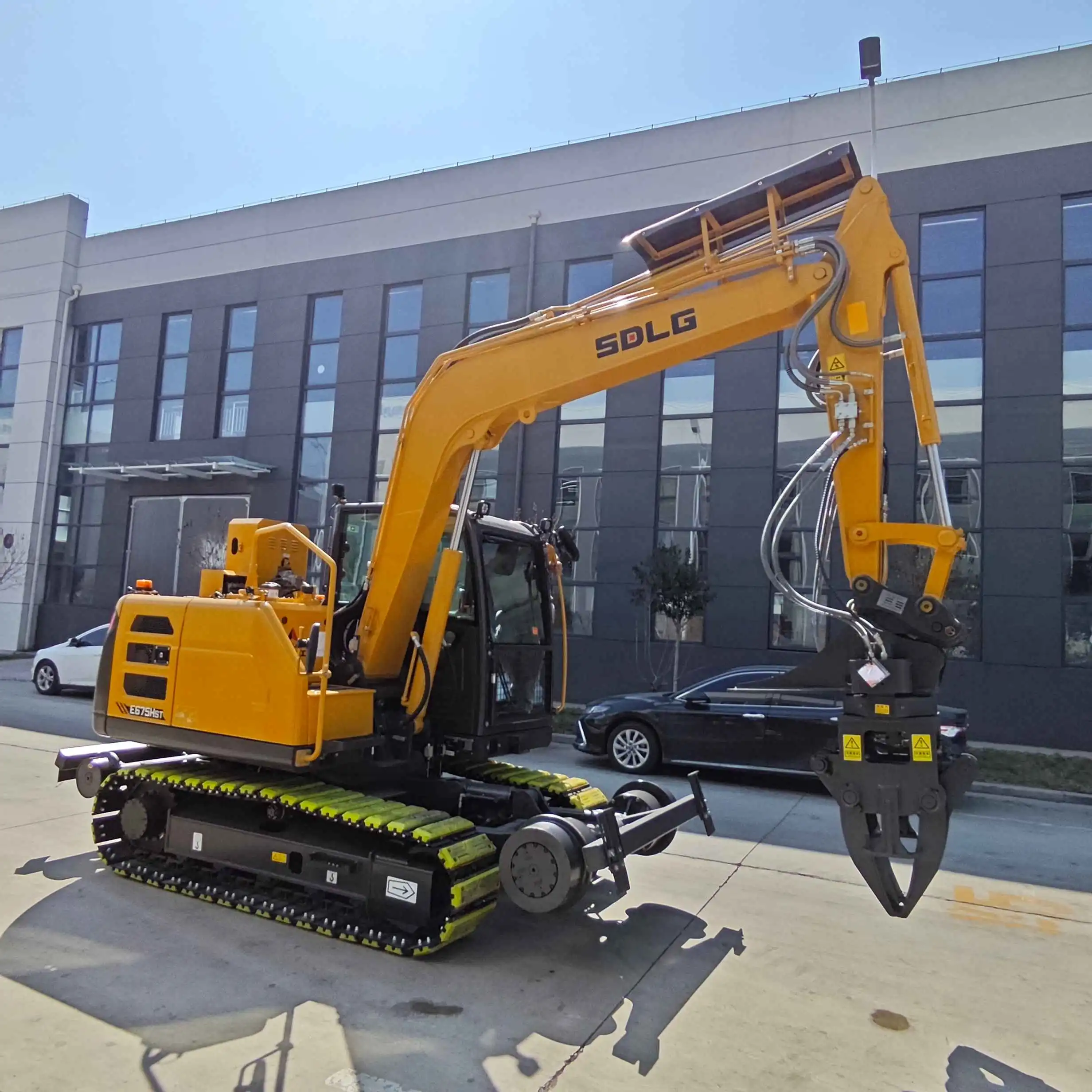 What are the main features of the railway sleeper changer?