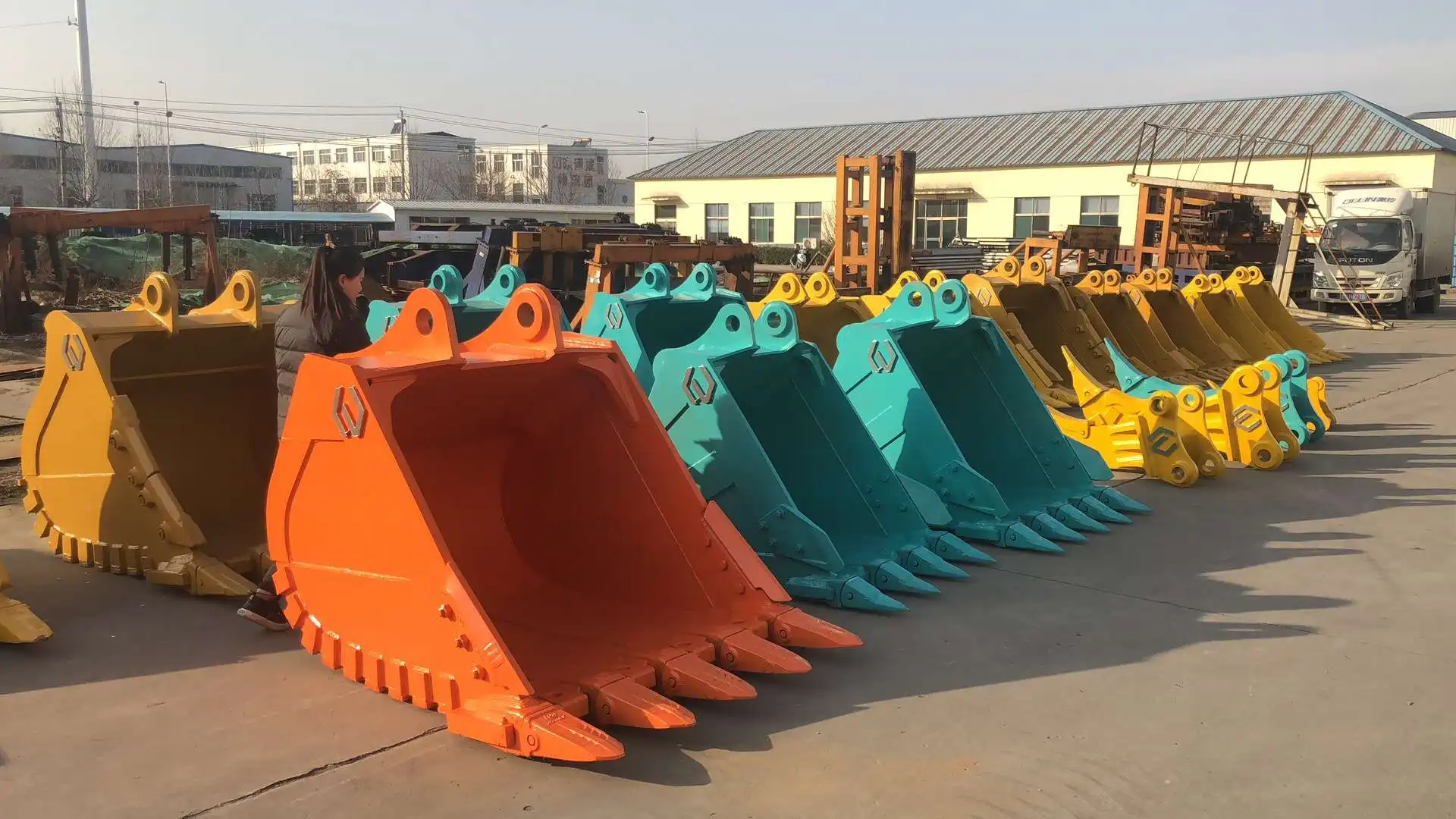 What steel are excavator buckets made of?