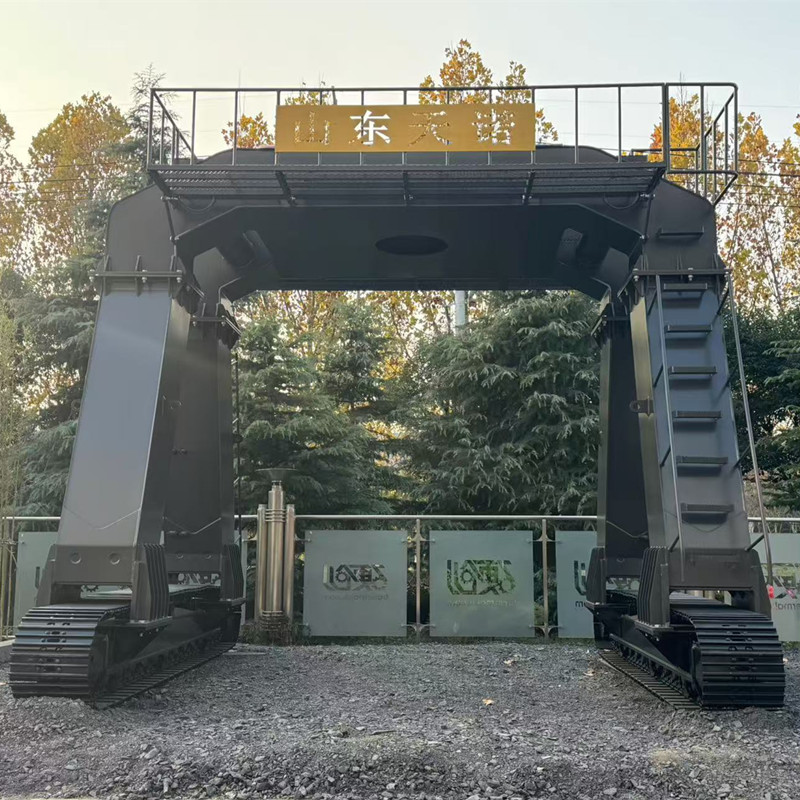 Why are straddle carriers  efficient solution for railroad  unloading?